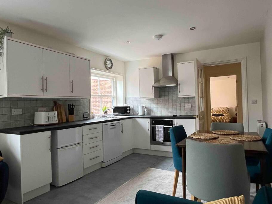 Town Centre Apartment With Parking Wallingford Exterior photo